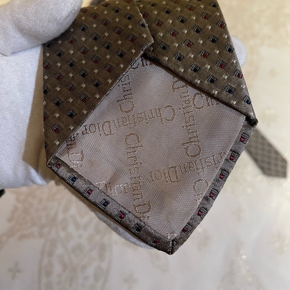 CHRISTIAN DIOR 💯 silk necktie in gray, blue and red - Picture 4 of 6